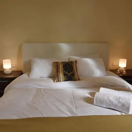 Lucky Star 301 By Vallettastay * فاليتا